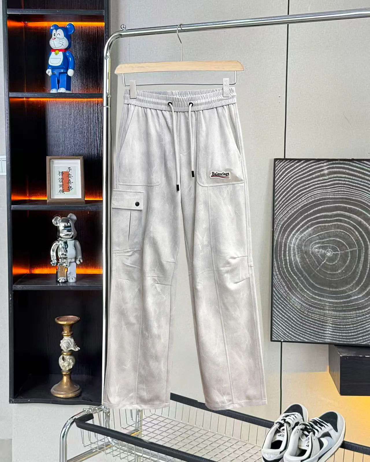Balenciaga 🆕2026 Autumn and Winter New Arrival Casual Pants! The official website will be released simultaneously. Brand Classic LOGO casual pants, customized fabrics, excellent comfort and strong touch. Highly recognisable, perfect appearance and craftsmanship. Size:M-3XL